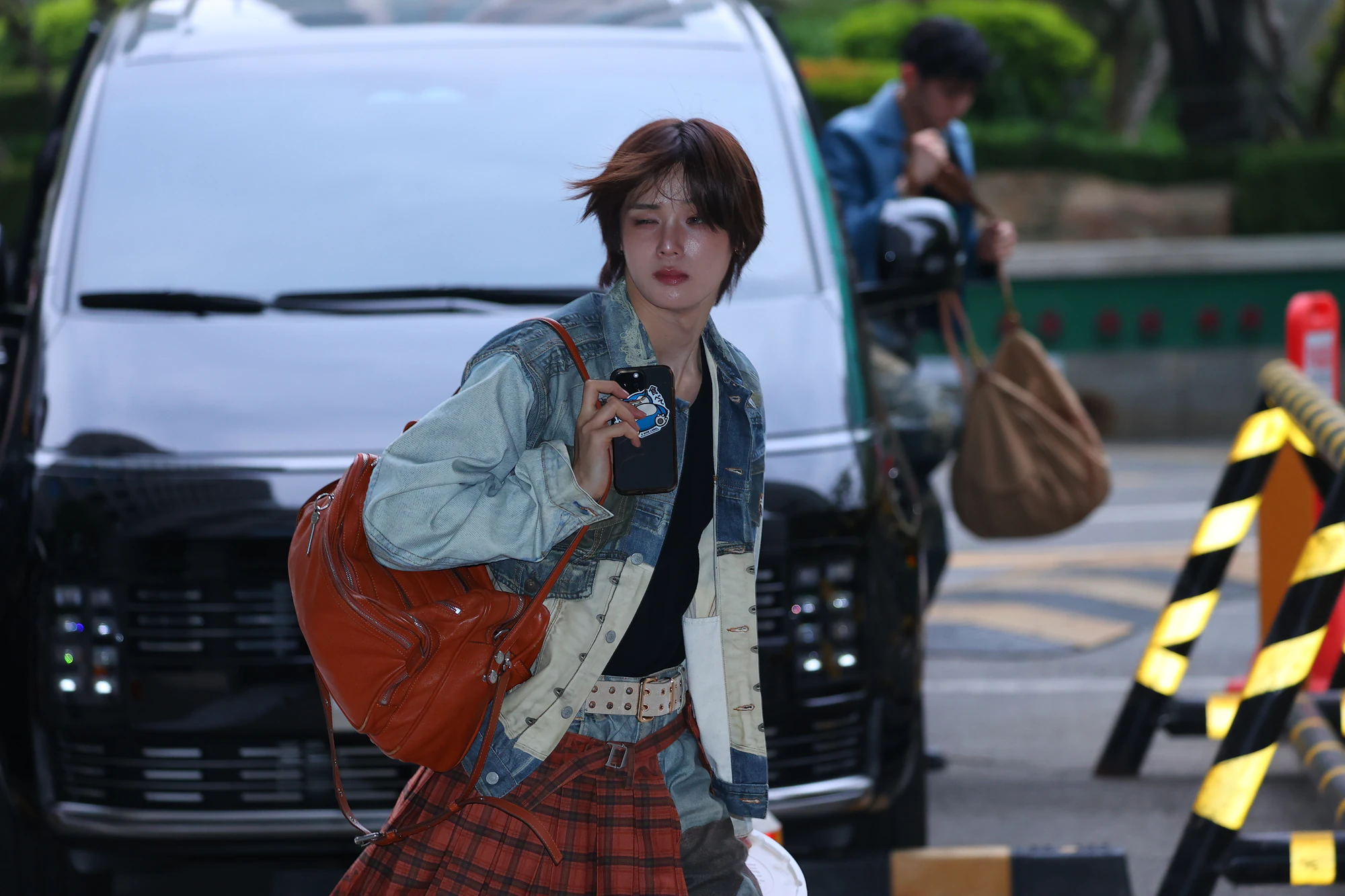 K in a distinctive look, captured during an appearance.